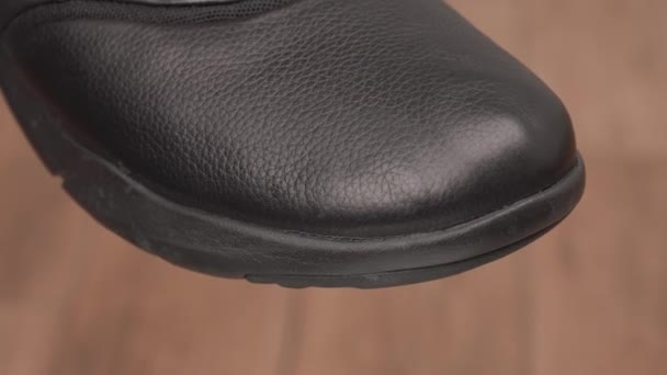 Homme Polissage Noir Chaussures Style Décontracté Avec Crème Aide Éponge — Video