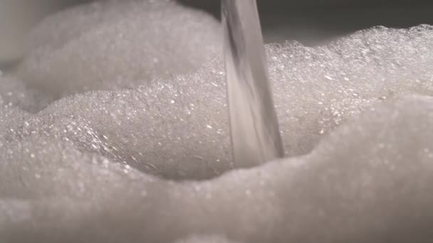 Acqua Versata Schiuma Saponata Bolle Bagno Rilassante Spa Concetto Benessere — Video Stock