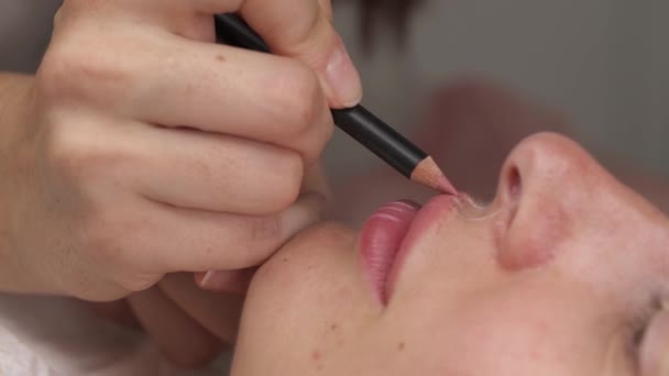 Zbliżenie Pięknej Kobiety Której Usta Zostały Narysowane Zabarwione Ołówkiem Przed — Wideo stockowe