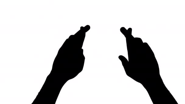 Silhueta Homem Mantendo Dedos Cruzados Rezando Isolado Sobre Fundo Branco — Vídeo de Stock