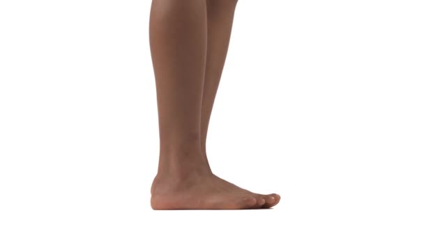 脚后跟到脚趾头细长的适合女性腿的侧视图 孤立无援 背景为白色 复制空间 — 图库视频影像