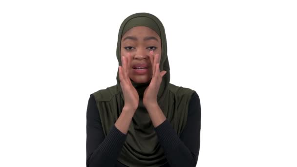 Gros Plan Une Femme Africaine Chuchotant Tenant Main Près Bouche — Video