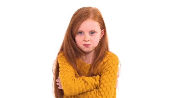 Κορίτσι Σχολείο Μακριά Μαλλιά Αλεπού Και Φακίδες Κάνει Πολύ Θυμωμένος — Αρχείο Βίντεο