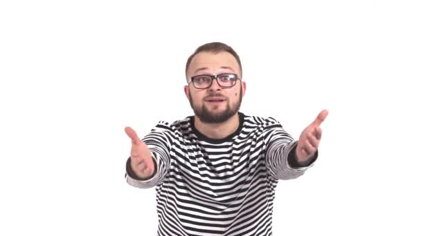 Młody Człowiek Okularach Swetrze Paski Robi Powitalny Gest Izolacja Białym — Wideo stockowe