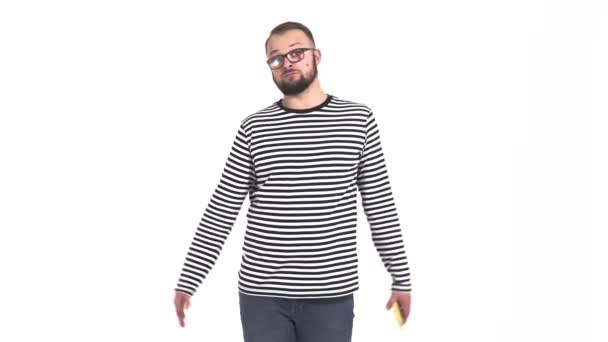 Hombre Caucásico Barbudo Con Gafas Camisa Rayas Haciendo Gesto Como — Vídeo de stock