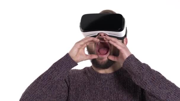 Frumos Amuzant Purtând Căști Realitate Virtuală Imită Procesul Alimentație Conceptul — Videoclip de stoc