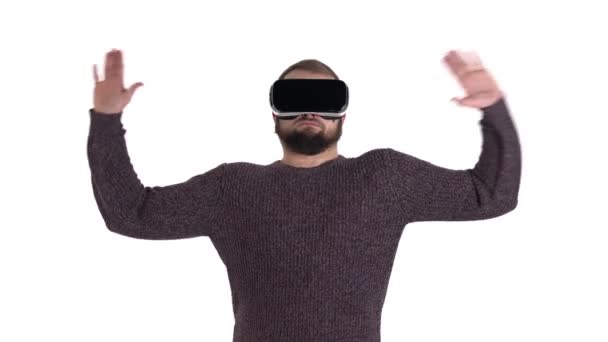 Giovane Hipster Barbuto Con Occhiali Realtà Virtuale Tizio Che Stringe — Video Stock