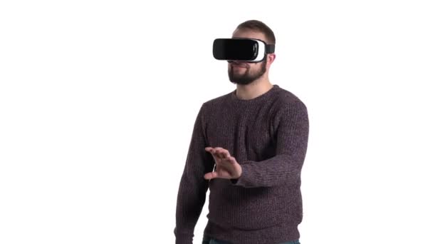 Hombre Gafas Digitales Virtuales Tocando Objeto Virtual Imitación Tocar Cuerpo — Vídeo de stock