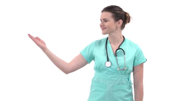 Nahaufnahme Einer Charmanten Ärztin Die Eine Geste Mit Der Hand — Stockvideo