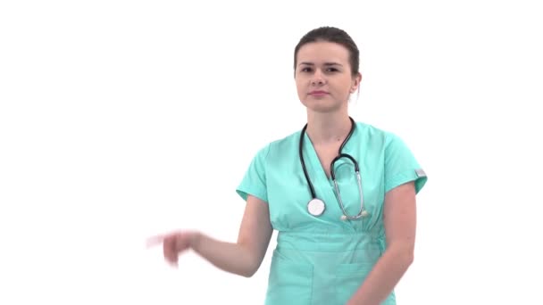 Die Junge Kaukasische Ärztin Trägt Stethoskop Gedanken Und Legt Die — Stockvideo