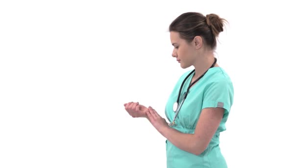 Seitenansicht Einer Therapeutin Die Den Radialen Puls Handgelenk Und Hals — Stockvideo