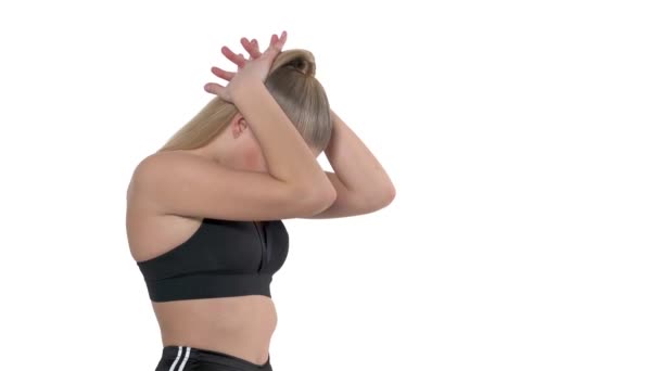 Nce Bir Spor Kadını Elleriyle Boynunu Esnetiyor Formda Kız Alıştırma — Stok video
