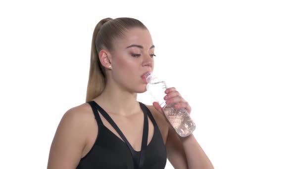 Αθλητής Πίνει Νερό Μετά Την Προπόνηση Αθλητισμός Και Υγιεινός Τρόπος — Αρχείο Βίντεο