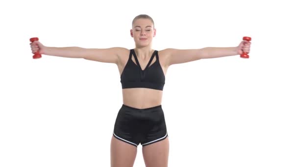 Όμορφη Νεαρή Αθλήτρια Αλτήρες Στα Χέρια Κάνει Ασκήσεις Λευκό Φόντο — Αρχείο Βίντεο