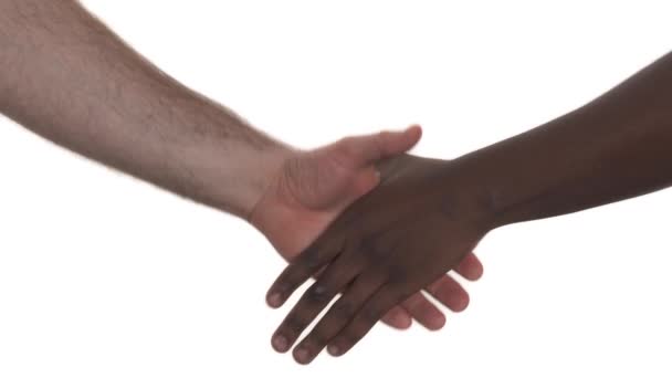 Apertando Mãos Dois Homens Multirraciais Amizade Entre Raças Conceito — Vídeo de Stock