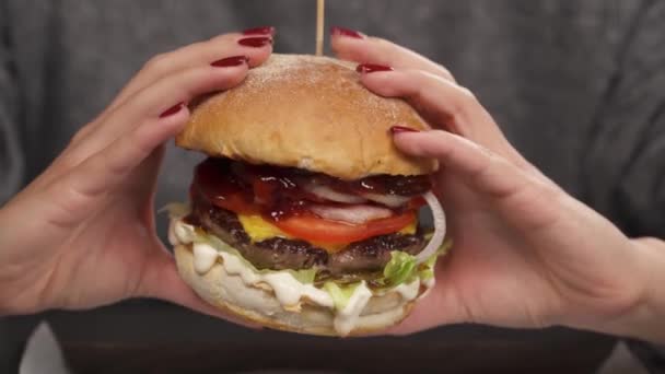 Close Female Hand Holding Juicy Fresh Burger Squeezing Urban Food — Stock Video