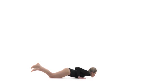 Mujer Pose Yoga Gato Aislado Sobre Fondo Blanco — Vídeos de Stock