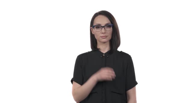 Portrét Vážné Brunetky Která Nosí Brýle Dotýká Vlasů Dává Ucho — Stock video
