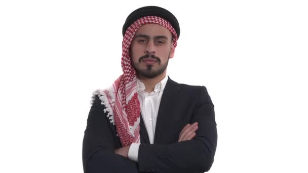 Arab Férfi Keresztbe Tett Kézzel Fáradt Fiatalember Ásítozik Kézzel Takarja — Stock videók