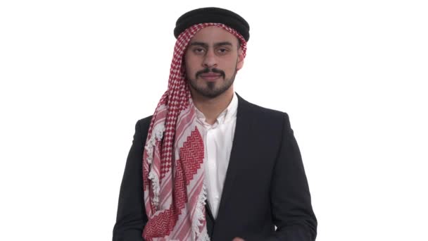 Close Van Een Arabische Man Die Een Maat Beschrijft Met — Stockvideo
