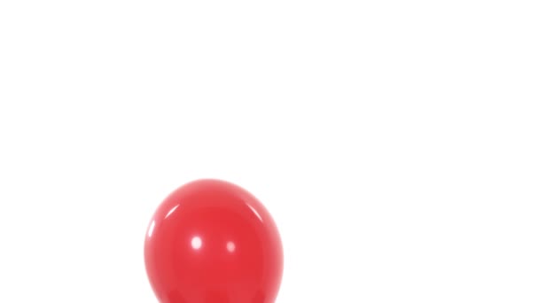 特写演示视频 一个红色气球飞起来 从相机的视野中消失 膨胀的气球 在白色背景下孤立无援 — 图库视频影像