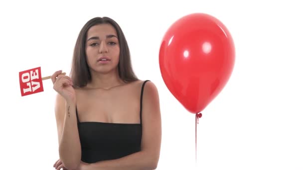 Dois Balões Vermelhos Aproximarem Símbolos Amor Isolado Sobre Fundo Branco — Vídeo de Stock