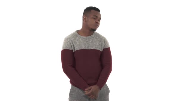 Νεαρός Αφροαμερικάνος Δυσάρεστη Έκφραση Προσώπου Χειροκροτεί Σαρκαστικά Συναισθήματα Συναισθήματα Γλώσσα — Αρχείο Βίντεο