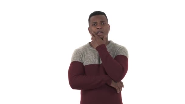 Zdjęcie Młodego Mężczyzny Dotykającego Podbródka Wskazującego Palcem Wskazującym Górę Koncepcja — Wideo stockowe