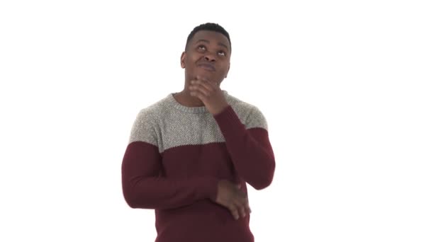 Zelfverzekerde Man Die Zijn Kin Aanraakt Met Zijn Wijsvinger Naar — Stockvideo