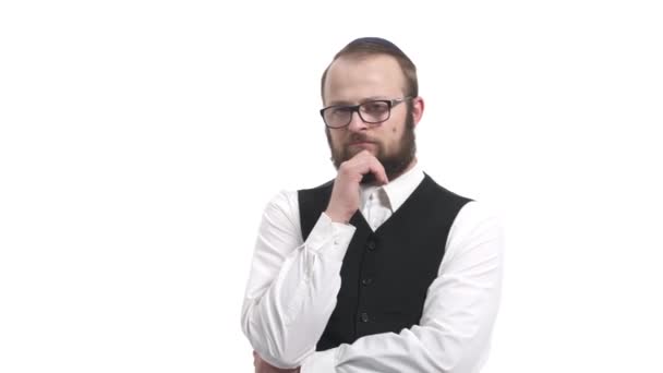 Przystojny Brodaty Mężczyzna Dotykający Brody Koncepcja Mowy Ciała Gestów Genialny — Wideo stockowe