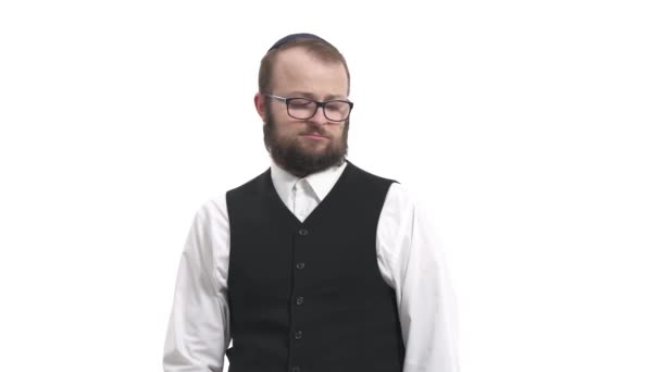 Portret Van Een Joodse Man Die Stof Van Zijn Schouder — Stockvideo