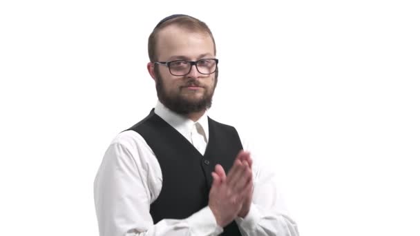 Ein Gerissener Jude Reibt Sich Die Handflächen Isoliert Auf Weißem — Stockvideo