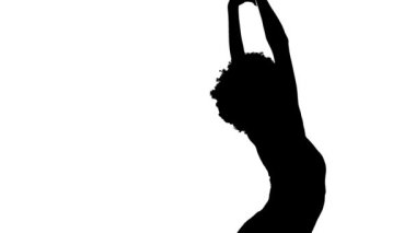 Profesyonel bir dansçının silueti şehvetli vücut anları yaratıyor, etrafında dönüyor. Ganimet dansı yapan bir kadın. İzole edilmiş, beyaz arkaplanda