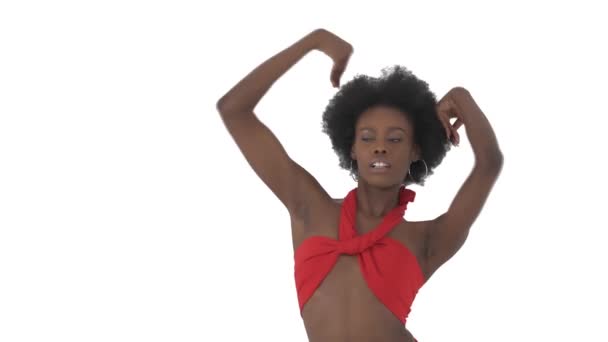 Detailní Záběr Veselé Africké Dívky Tančící Tanečnice Rytmicky Mává Rukama — Stock video