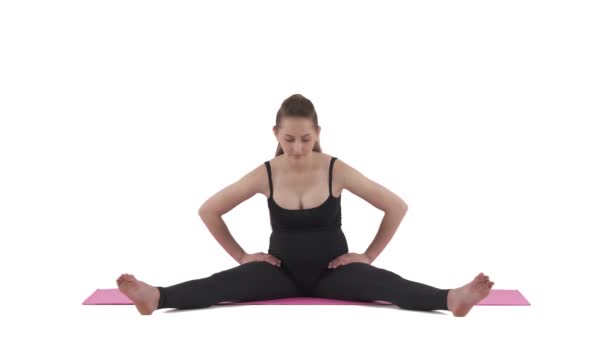 Esneme Hareketleri Paspasın Üzerinde Oturan Hamile Beyaz Kadın Bacaklarını Açıp — Stok video