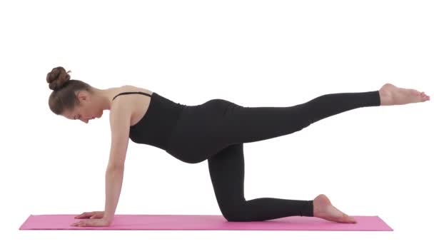 Egzersiz Rutini Hamile Beyaz Kadın Paspasın Üzerine Çömelip Bacağını Kaldırıyor — Stok video
