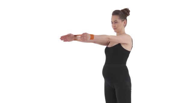 Mini Band Armtraining Zwangere Blanke Vrouw Die Haar Handen Verstevigt — Stockvideo