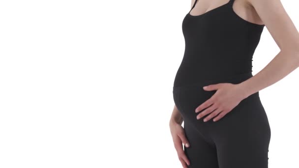 Kafkasyalı Hamile Kadının Üst Vücudu Hafifçe Karnını Okşuyor Hamilelik Bakımı — Stok video