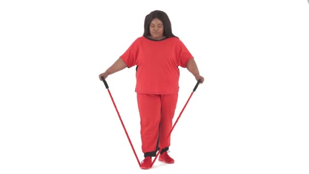 Portret Van Een Afrikaanse Vrouw Met Overgewicht Die Traint Met — Stockvideo