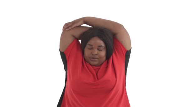 Portrait African American Woman Overweight Doing Triceps Stretch Exercise Isolated — Stok Video
