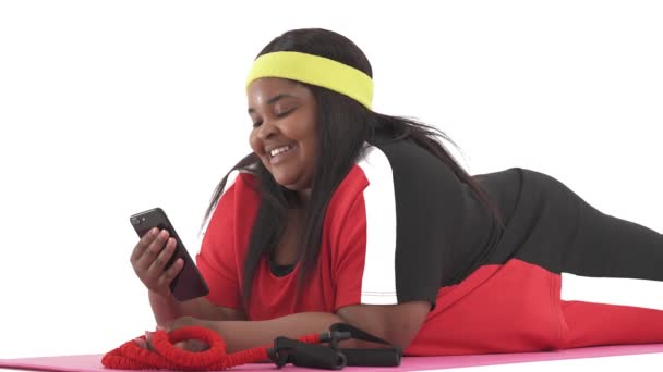 Close Portrait Black Woman Overweight Sportswear Lying Mat Talking Phone — Stok Video
