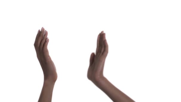 Женская Рука Демонстрирует Жест Рукой Рок Ролл Изолированный Белом Фоне — стоковое видео