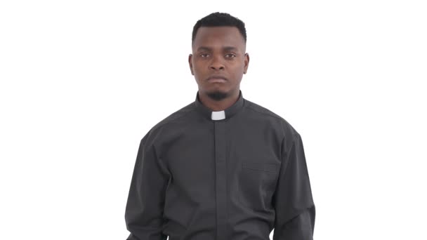 Portrait African Serious Priest Pointing Finger Left Side Nodding His — Stock Video