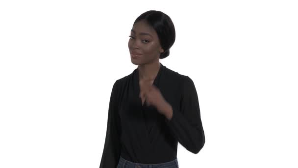 Sconcertato Donna Africana Alla Ricerca Soluzione Dei Problemi Preoccupato Premuroso — Video Stock