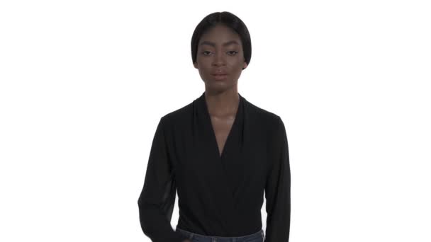 Nærbillede Ung Selvsikker Kvinde Der Peger Pegefinger Mod Kameraet Har – Stock-video