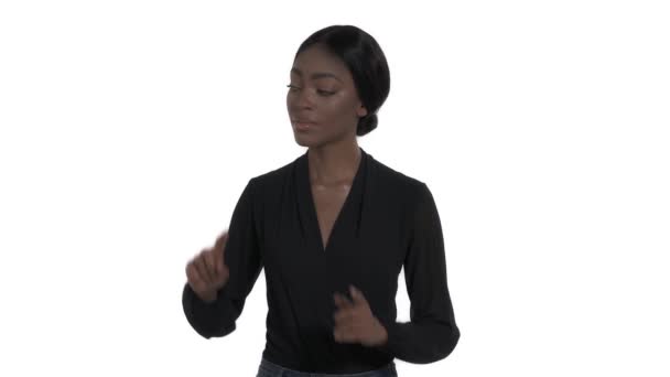 Close Uma Mulher Com Expressão Facial Séria Apontando Dedo Indicador — Vídeo de Stock