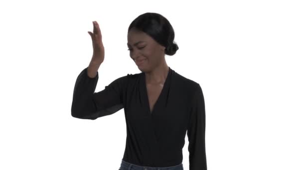 Közelkép Egy Nőről Aki Megbánást Fejez Modell Beleharapott Homlokába Elszigetelve — Stock videók