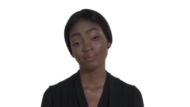 Tiksinti Aşağılama Duygusunu Gösteren Etkileyici Bir Kadın Zole Edilmiş Beyaz — Stok video