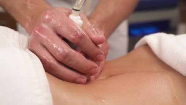 Primo Piano Terapeuta Professionista Che Massaggio All Addome Sottovuoto Alla — Video Stock