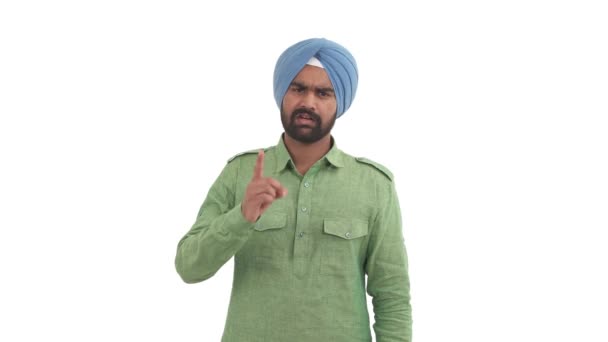 Porträtt Arg Indisk Man Skakar Pekfingret Framför Kameran Förbudsgest Fingerviftande — Stockvideo